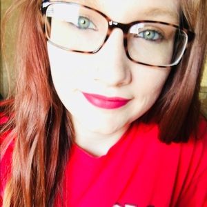 Meet your Posher, Caitlin